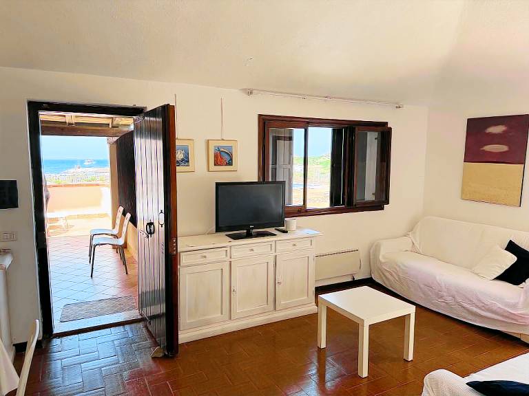 225 Apartment with beautiful terrace on the sea and swimming pool — photo 4