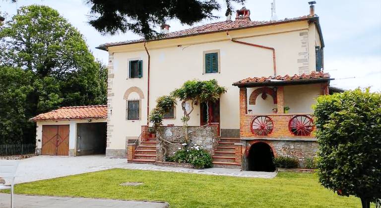 House with barbecue, garden & private pool in Lucca