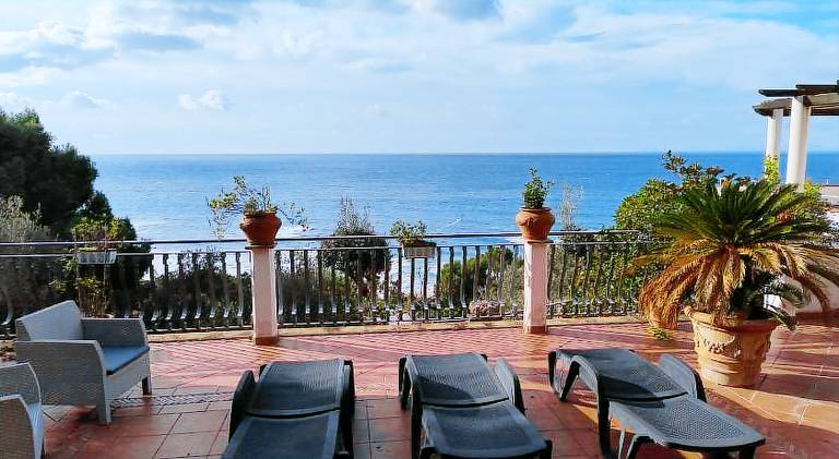 Rental apartment with terrace & BBQ in Castellabate