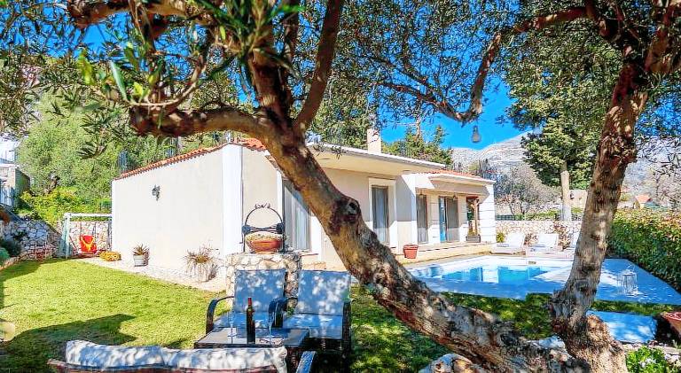 House with grill, terrace & pool | Perfect for remote work — photo 3