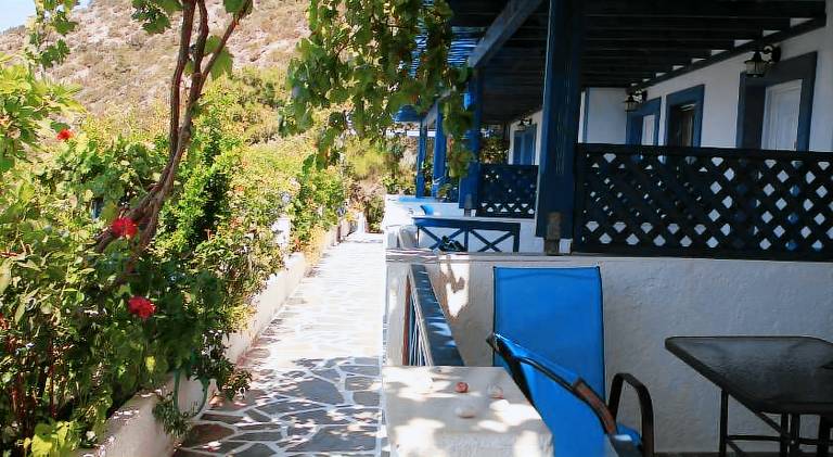 Rental apartment with patio, grill & yard — photo 5