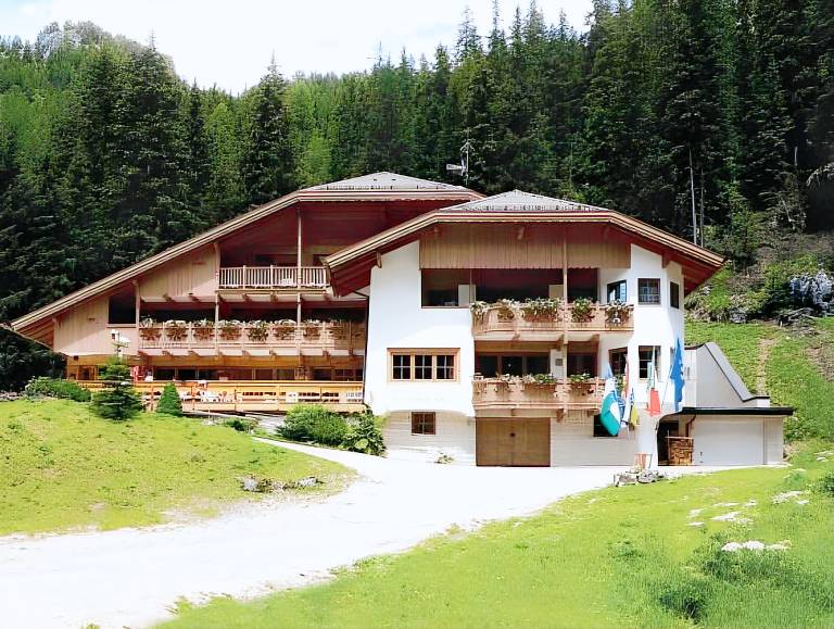 Hotel Villetta Maria Cottage in Canazei
