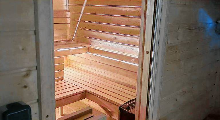 Lodge with terrace, yard & pool — photo 3