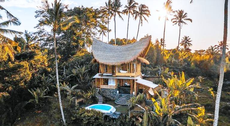 Villa with hot tub & pool | Pets are welcome in Karangasem