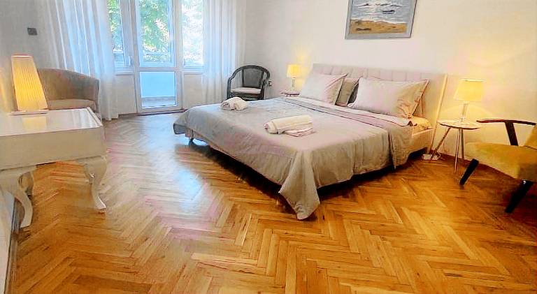 Apartment with patio — photo 2