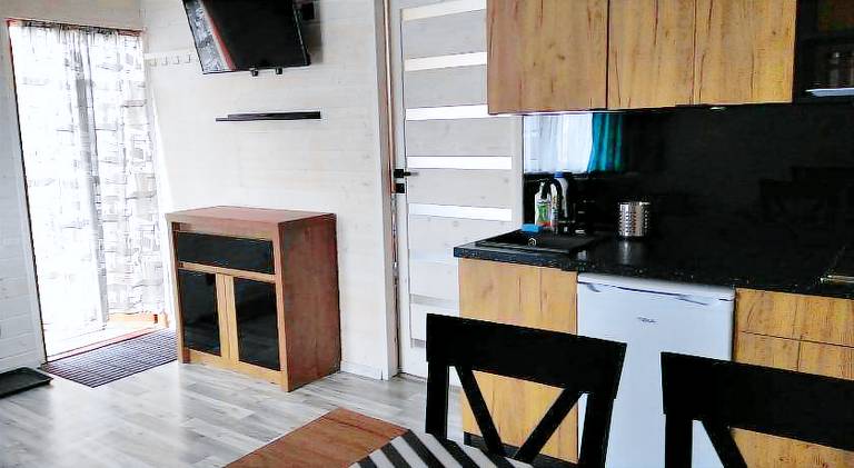 Serviced apartment with garden, patio & pool — photo 3
