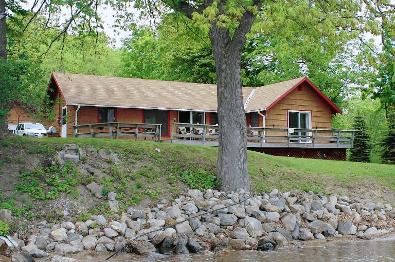 Cabin Ticonderoga