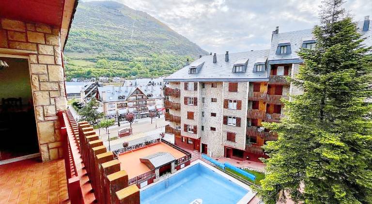 Holiday apartment with pool — photo 3
