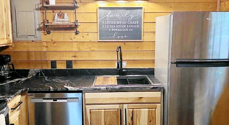 House with pool & jacuzzi | Pets are welcome — photo 4