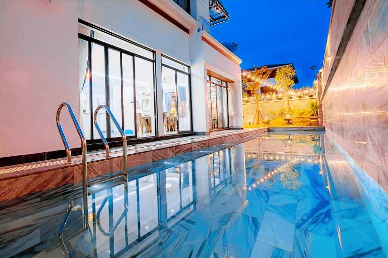 Beautiful villa with barbeque, pool & garden | Water view | Suitable for remote work | Pets allowed — photo 3