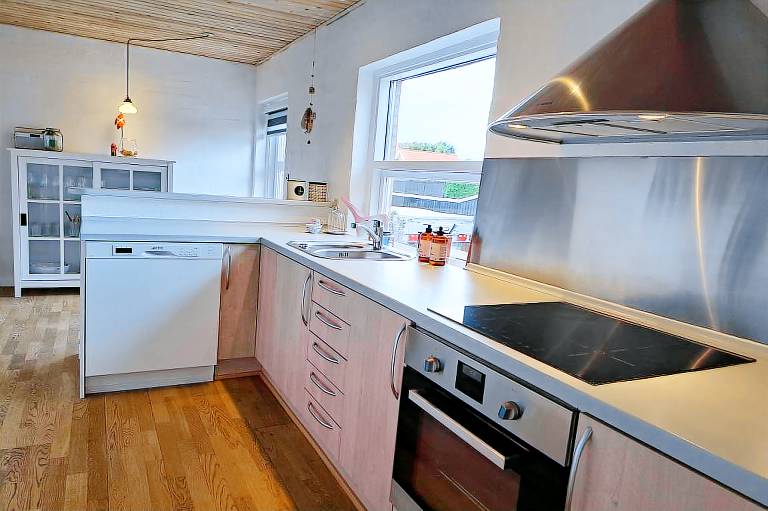 Vacation home with barbecue & patio — photo 4