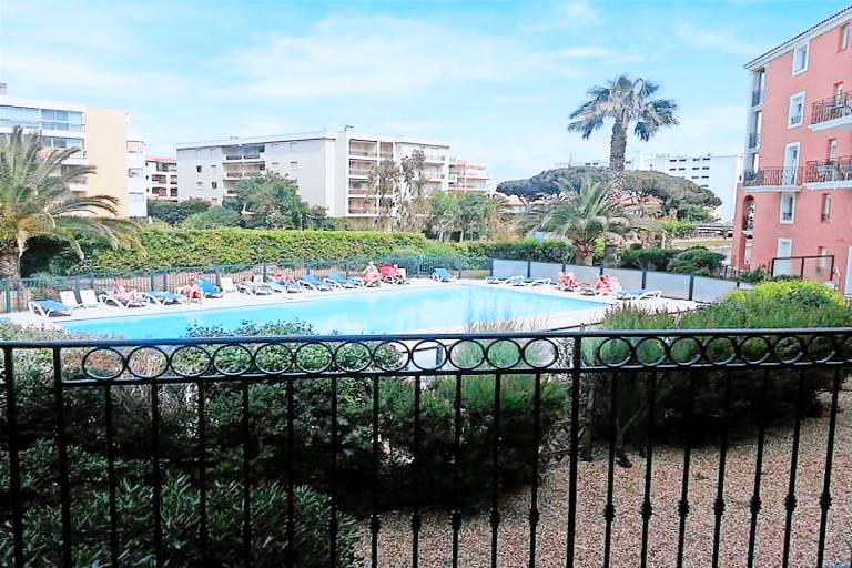 Rental apartment with terrace, pool & garden in Sainte-Maxime