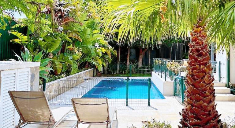 Vacation home with pool & garden in Cascais