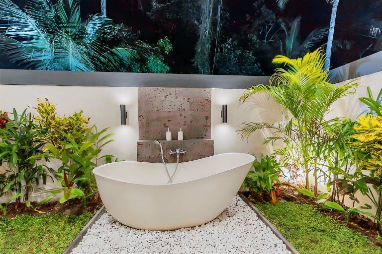 Child-friendly pleasant villa with grill, pool & hot tub | Pets allowed — photo 5