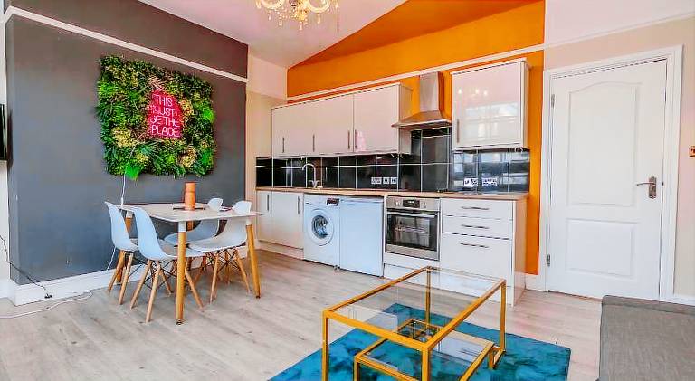 2 Bedroom Morden Flat Next To Brighton Beach & Shopping Center — photo 4