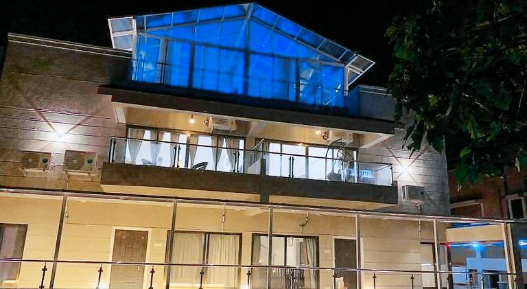 Big villa with jacuzzi, grill & pool | Pets allowed in Igatpuri