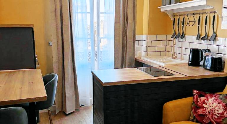 Beautiful serviced apartment with patio | Pets allowed — photo 3