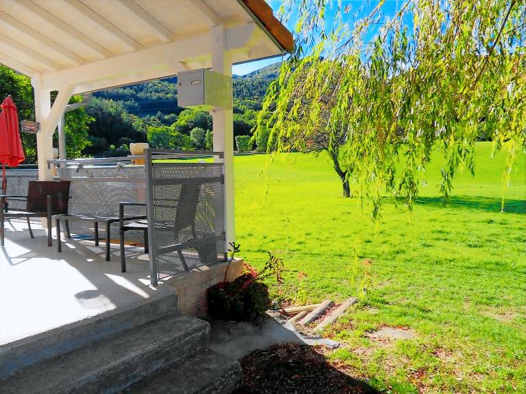 Gite with yard, patio & barbeque — photo 2