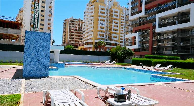 Apartment with pool — photo 4