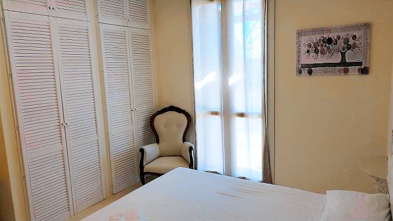 Lodge with heated pool, terrace & yard | Garden view — photo 4