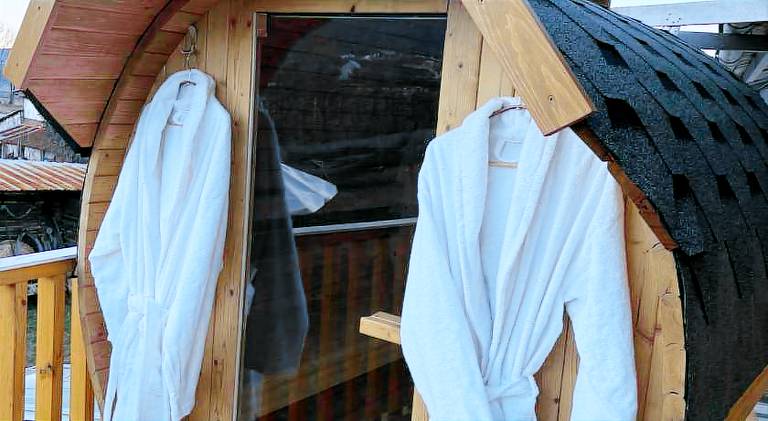 Lovely chalet with hot tub | Pet-friendly — photo 4