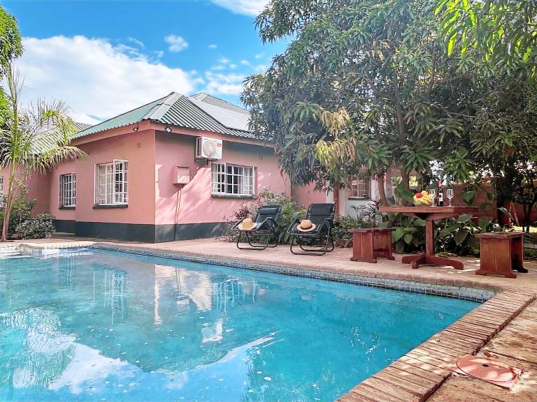 House Victoria Falls