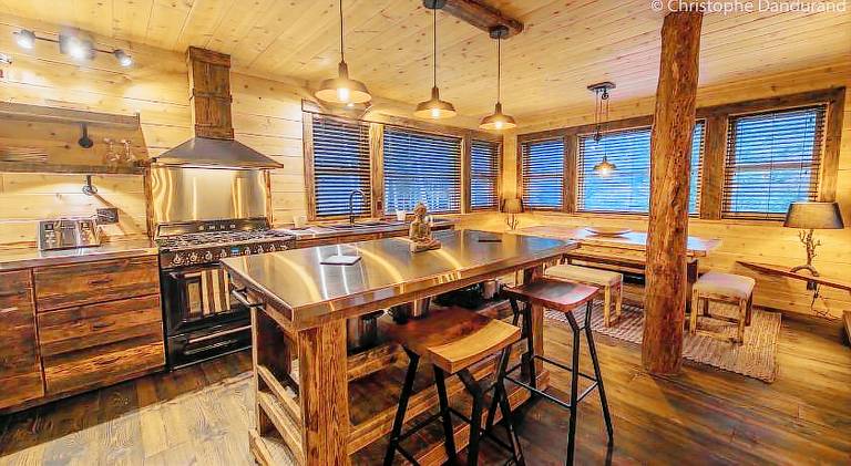 Chalet with jacuzzi — photo 3