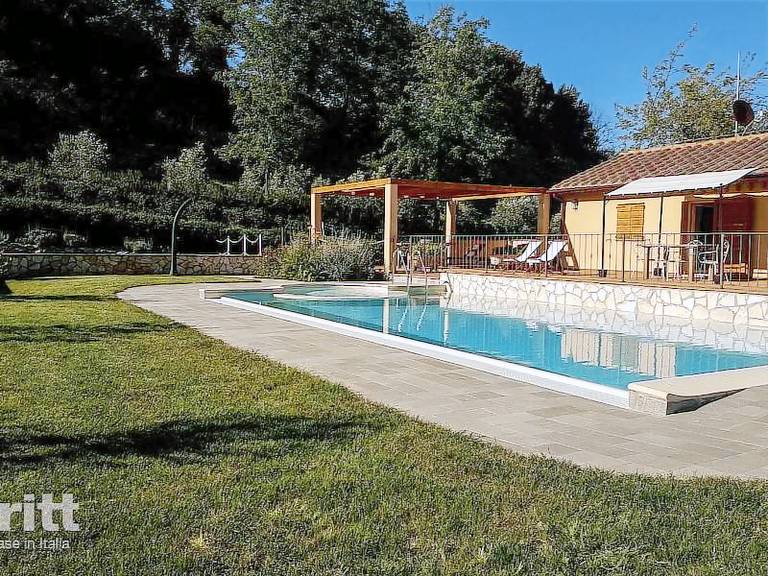 Vacation home with terrace, BBQ & yard — photo 2