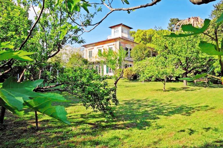Villa  Sarzana