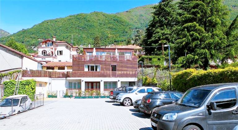 Serviced apartment with pool, terrace & yard in Tremezzina