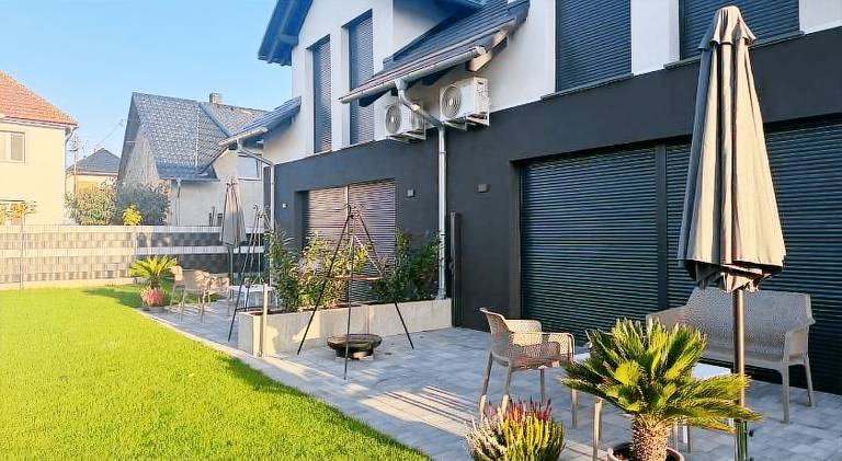 Apartment with terrace & yard — photo 5