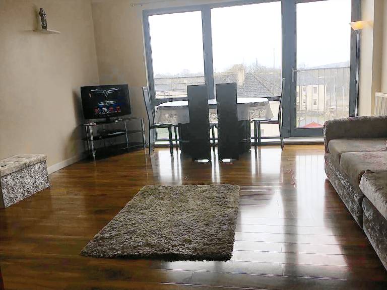 Apartment Paisley