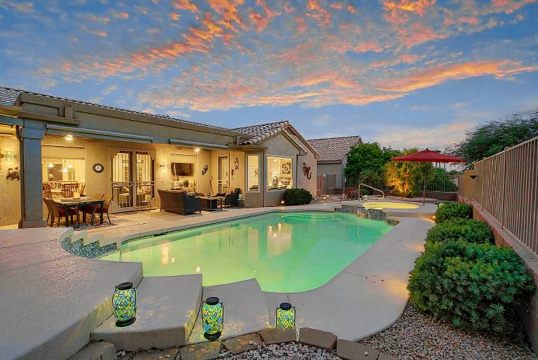 Phoenix Area Home w Pool & Spa on Golf Course