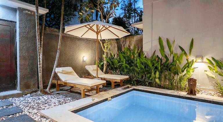 Villa with pool — photo 2