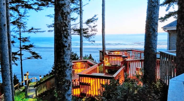 Lovely serviced apartment with barbeque, garden & patio | Beach nearby | Dogs allowed in Newport, OR