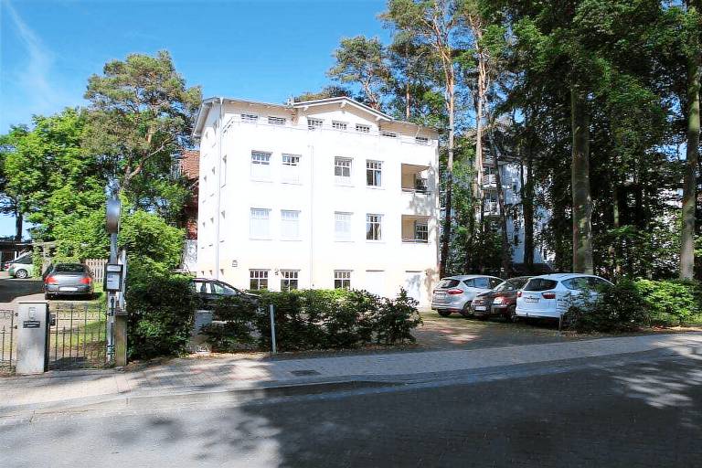 Vacation home with terrace — photo 2