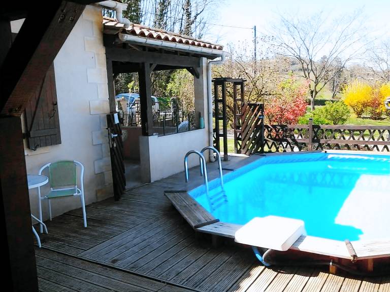 Family-oriented vacation home with grill, private pool & patio | Garden view | Dogs allowed — photo 4