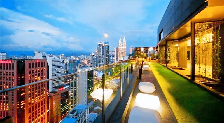 Beautiful rental apartment with yard, barbecue & pool | Pets allowed — photo 3