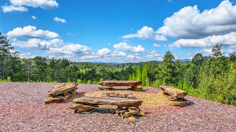 Yellowstone Lodge - Pet Friendly Mountain Views 5 min Drive to Downtown BR — photo 5