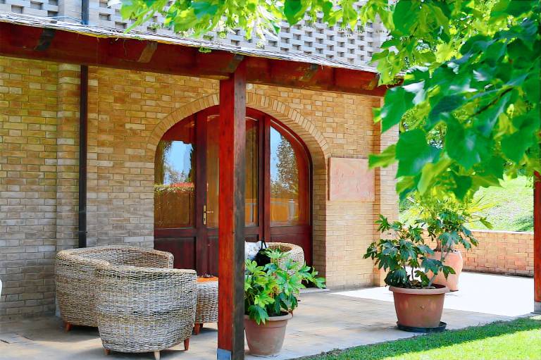 Villa with yard, patio & private pool | Garden view — photo 5