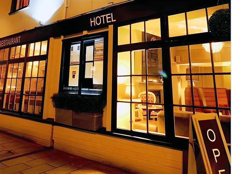 Browns Hotel in Dartmouth