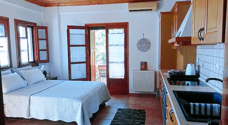 House with garden, grill & terrace in Zagora-Mouresi