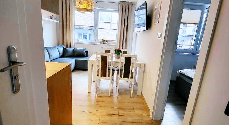 Apartment with patio — photo 2