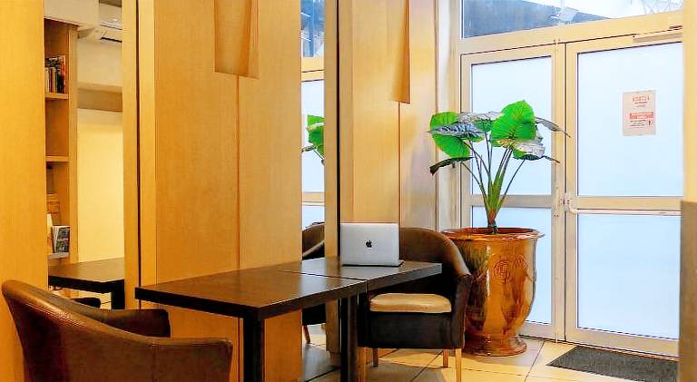 Hotel Ours Blanc - Place Victor Hugo — photo 5
