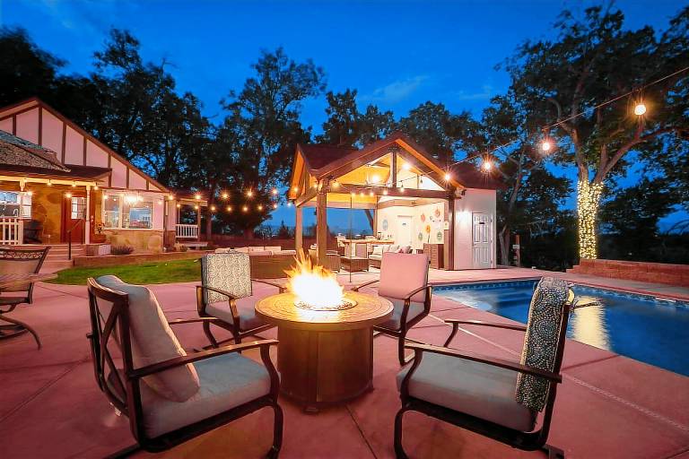 House with yard, patio & private pool — photo 2