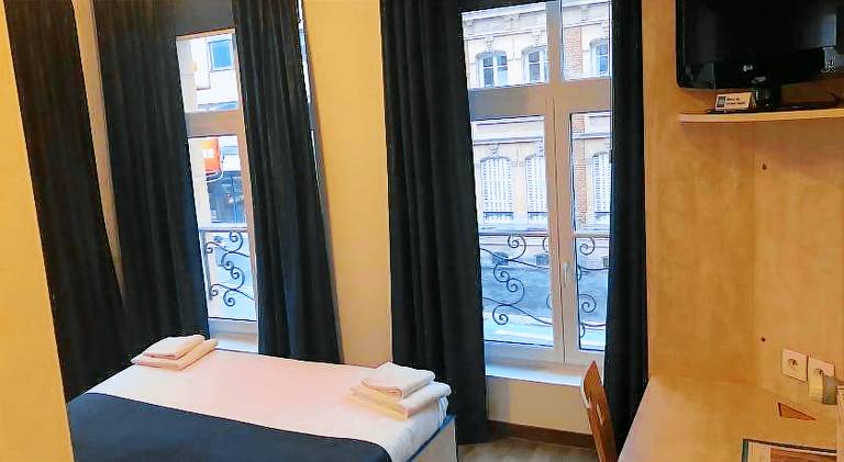 Hotel Cesar Centre-ville Gare Charleville-Mezieres — photo 2