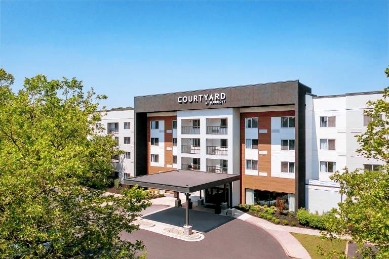 Courtyard by Marriott Edison Woodbridge in Edison, NJ