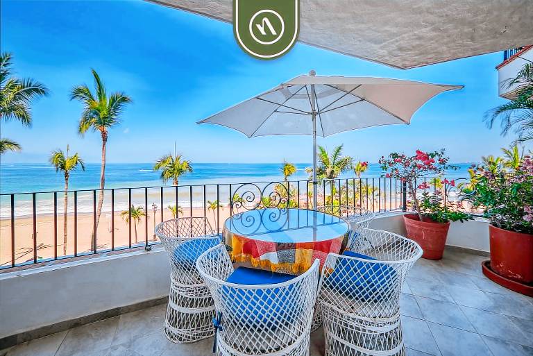 Ocean view 2Br Condo Balcony Beach Pool 310