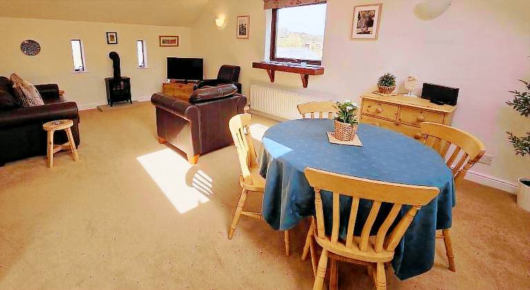 Vacation home with hot tub | Pet-friendly — photo 4