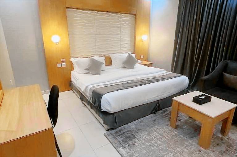 SMO Suite Hotel